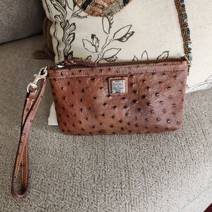 VINTAGE BROWN DOONEY & BOURKE OSTRICH LEATHER WRISTLET